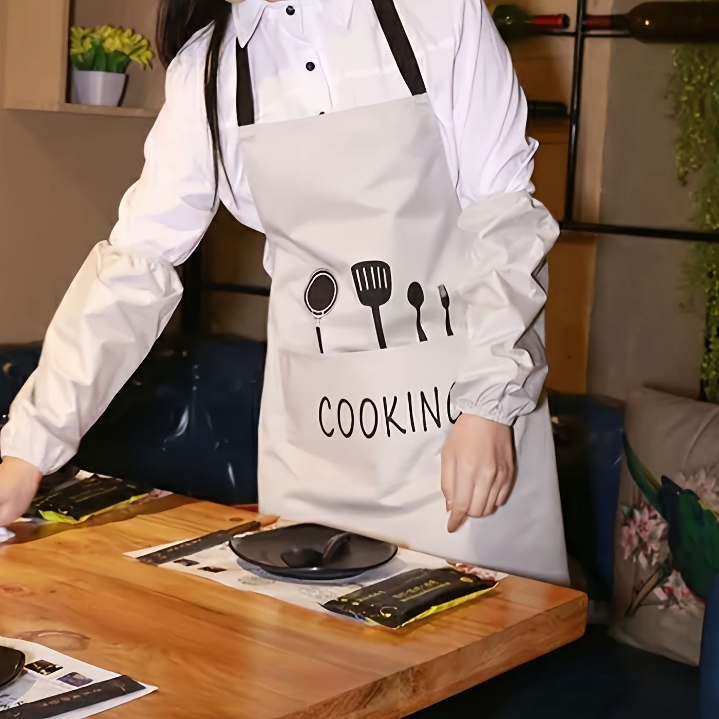 1pc Waterproof And Oil-proof Apron With Pockets - Hand Wipeable Apron For Women And Men - 27.5in X 26.8in - Stay Clean And Protected While Cooking