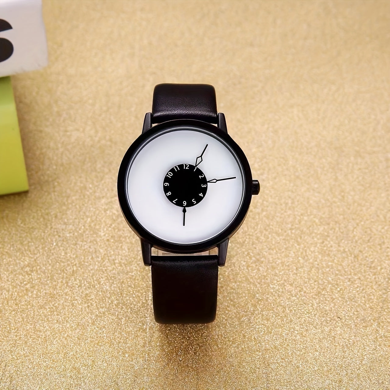 Stylish Round Pointer Quartz Watch