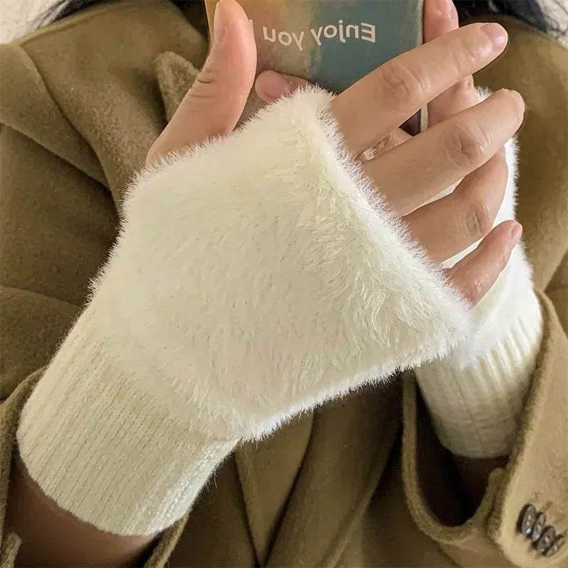 Women's soft mink wool middle finger gloves, solid black plush knitted wrist glo