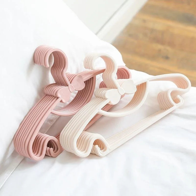 10pcs Baby Clothes Racks Portable Plastic Towel Display Scarfs Hangers Kids Clothing Organizer Windproof Children Coats Hanger