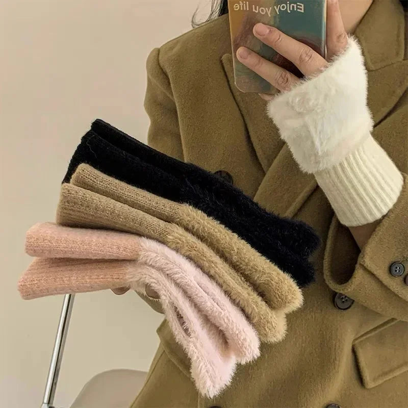 Women's soft mink wool middle finger gloves, solid black plush knitted wrist glo