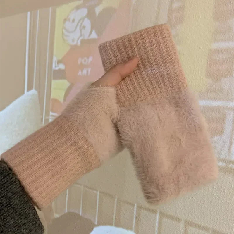 Women's soft mink wool middle finger gloves, solid black plush knitted wrist glo