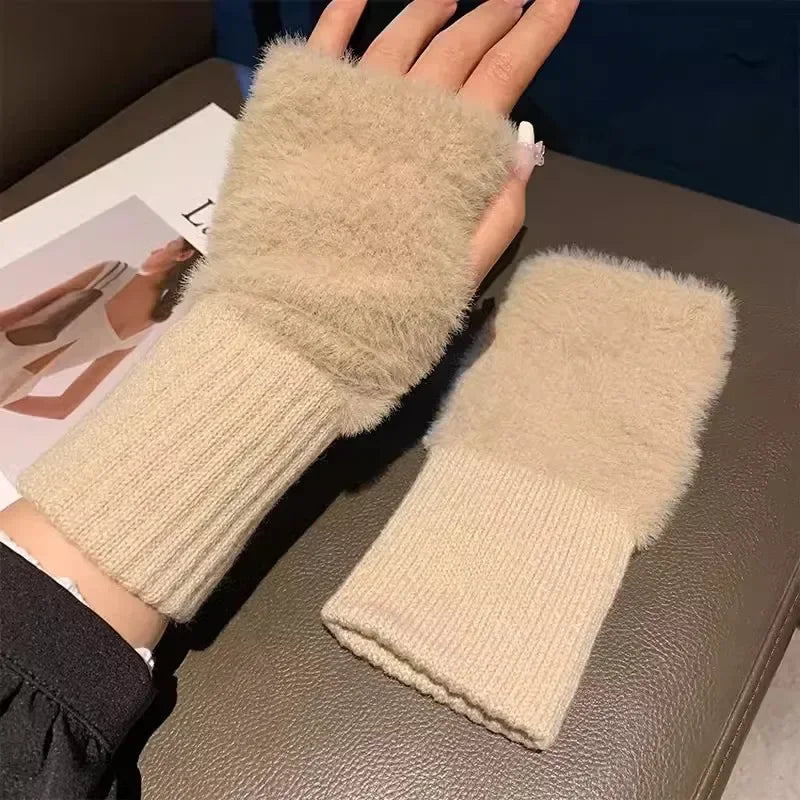 Women's soft mink wool middle finger gloves, solid black plush knitted wrist glo