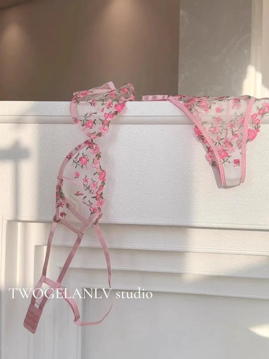 Vintage French Maid Sexy Lingerie, Floral Embroidery Heavy Lace See-Through Set, 32-38 AB Comfortable Plus Size Underwear MOYISU