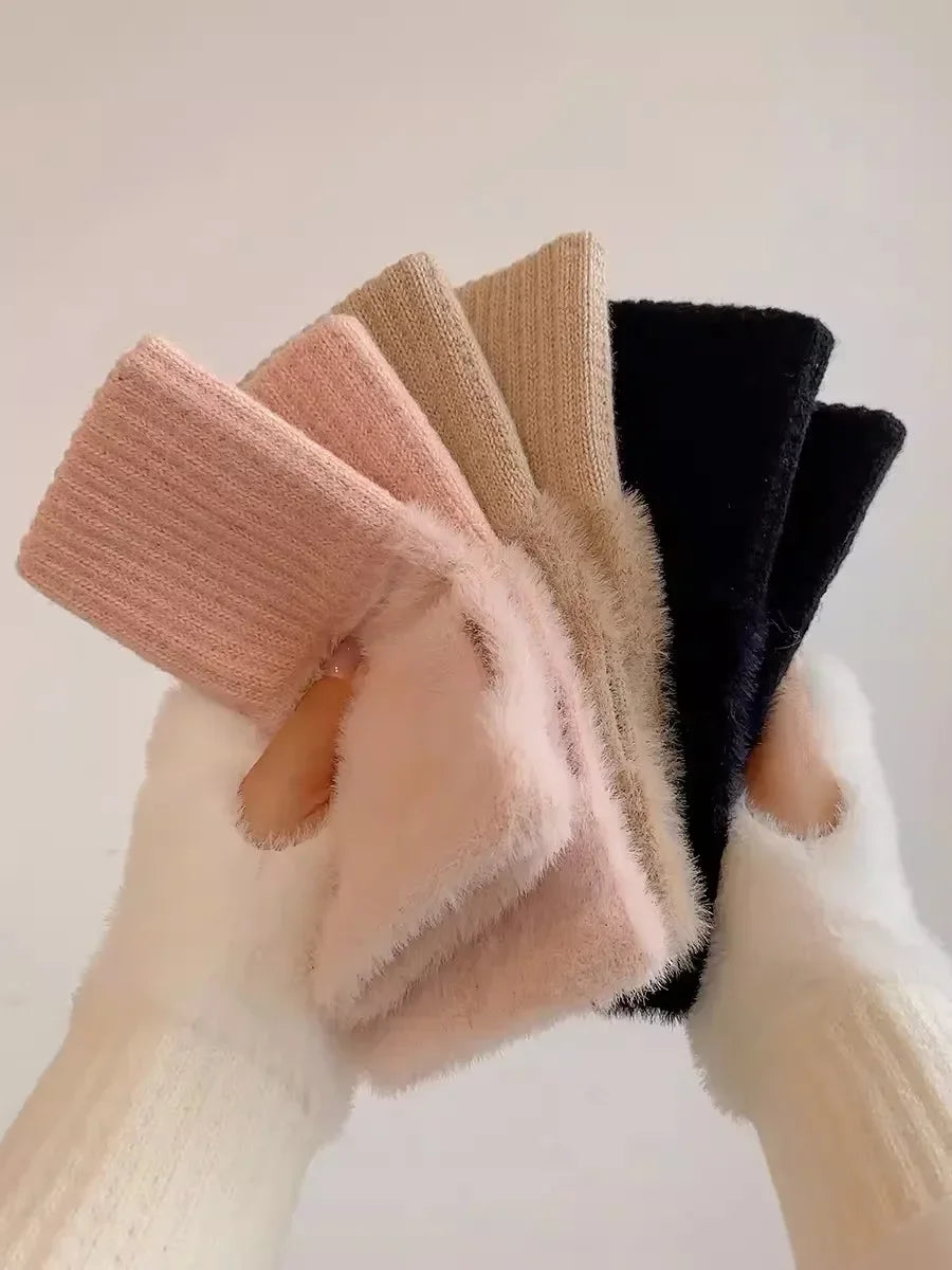 Women's soft mink wool middle finger gloves, solid black plush knitted wrist glo