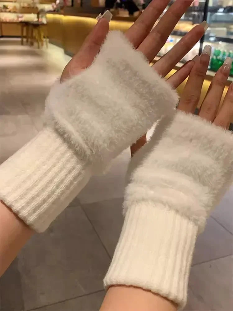 Women's soft mink wool middle finger gloves, solid black plush knitted wrist glo