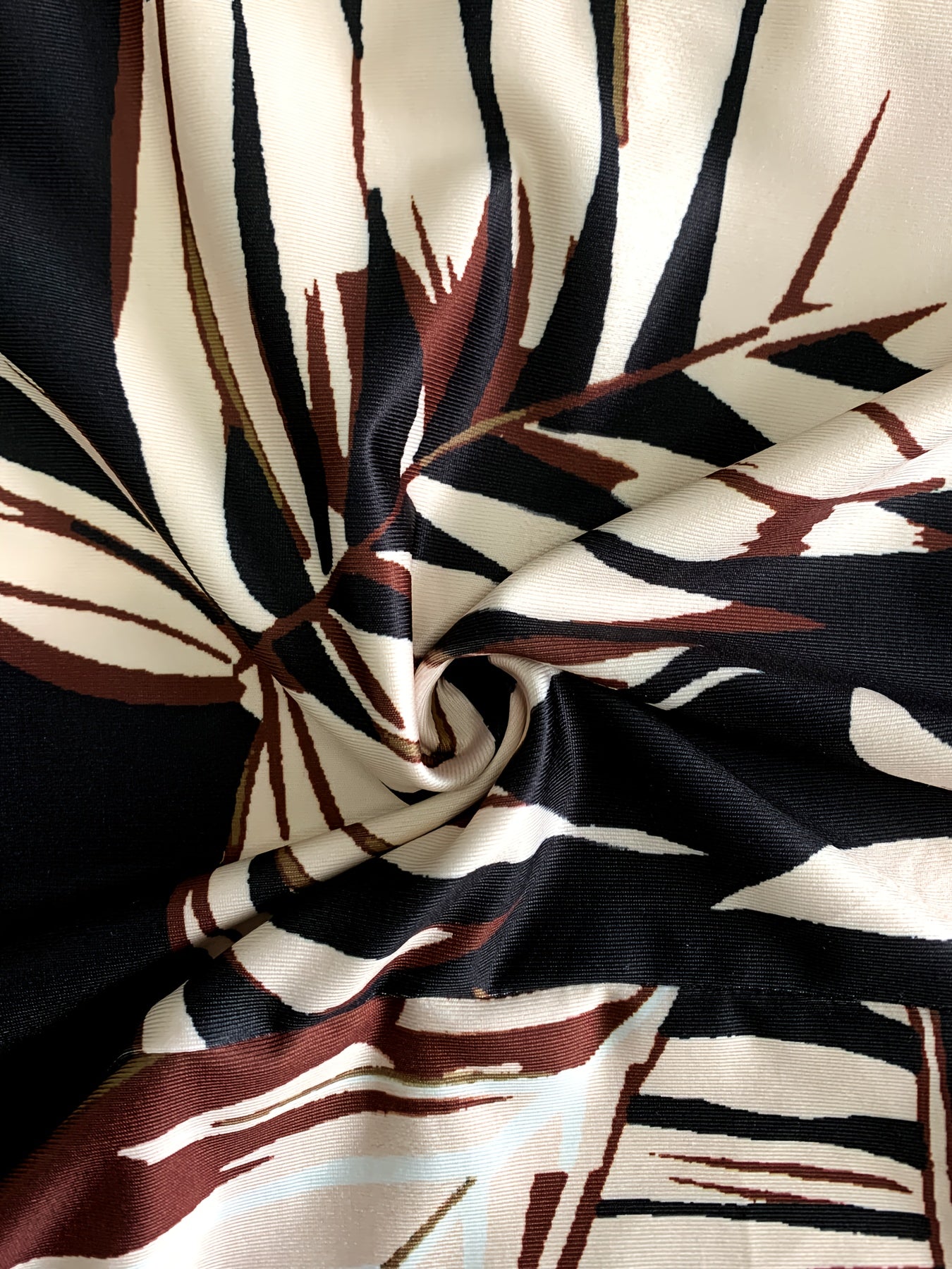 Tropical Plants Print Cami Romper - Vibrant Crew Neck Jumpsuit with Pockets - Effortless Sleeveless Style for Womens Vacation Wear