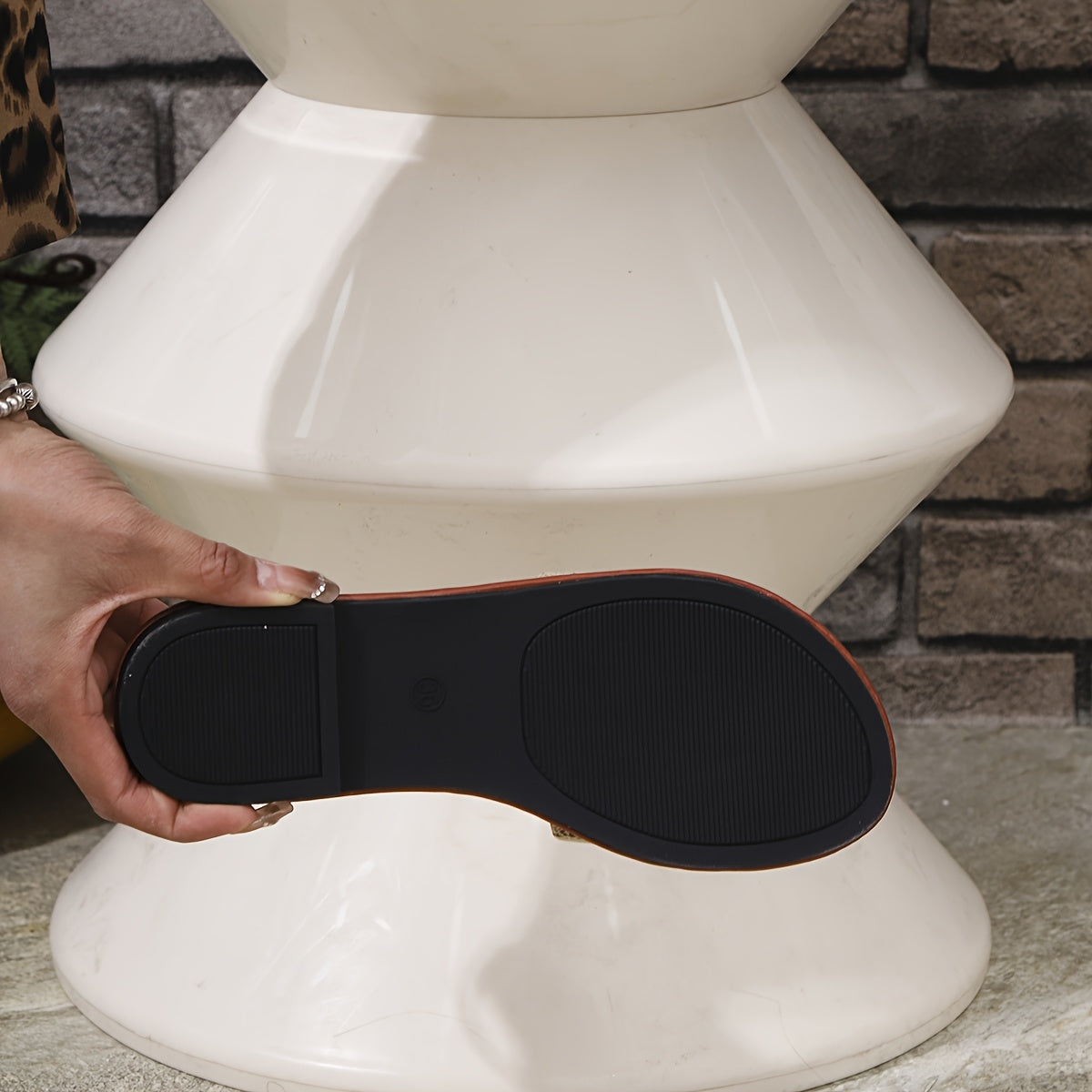 New Summer Flat Sandals for Women, Large Size, European And American Style, One-Strap Beach Slippers.