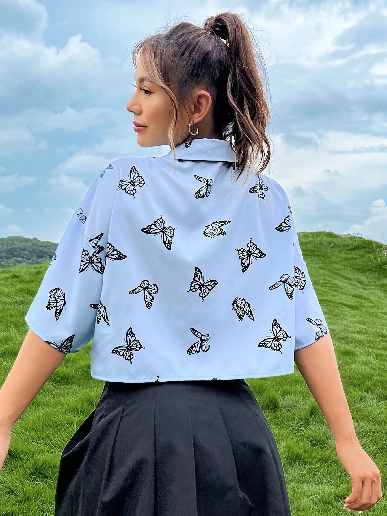 Elegant Spring-to-Fall Butterfly Print Blouse: Chic Contrast Collar, Durable & Easy-Care Top for Women