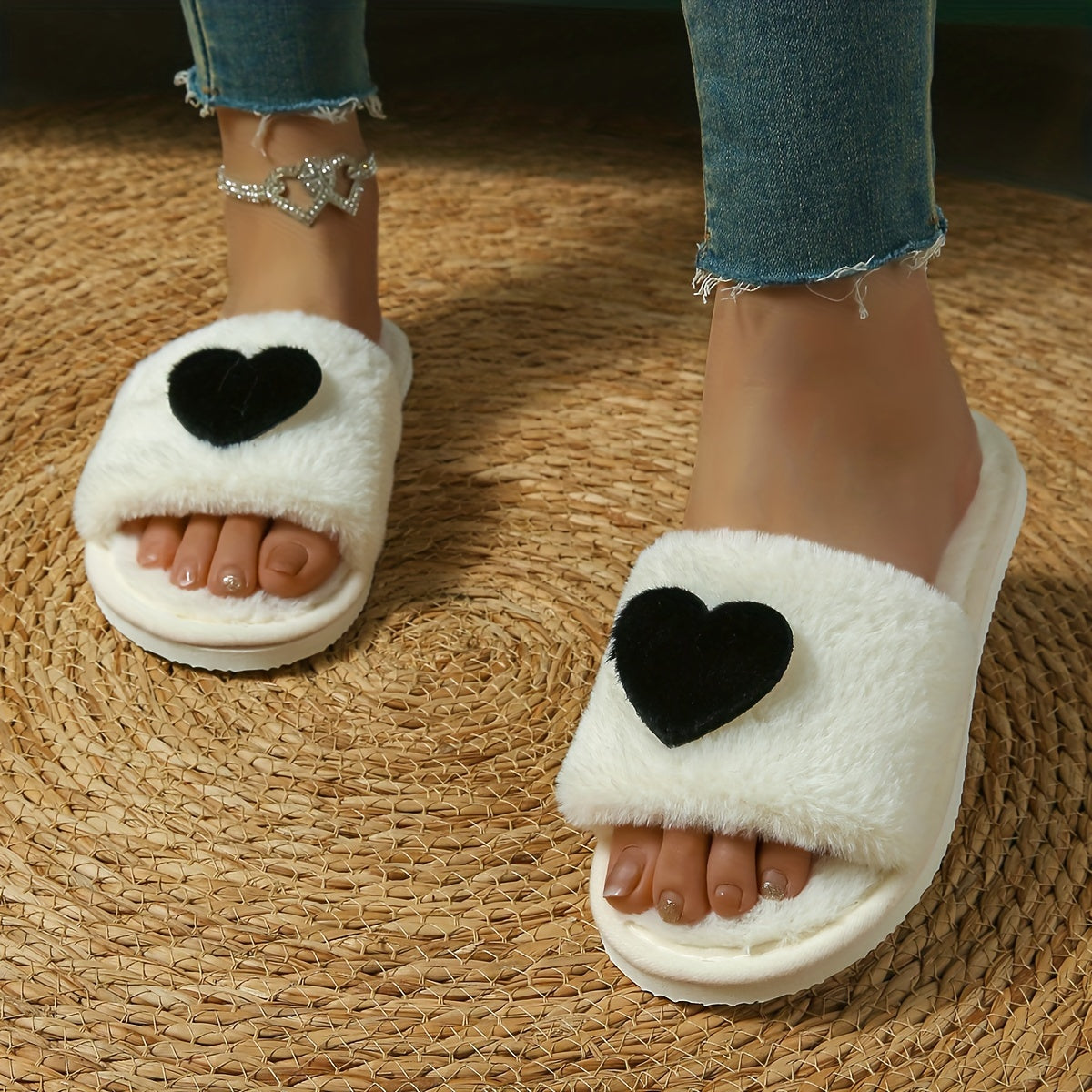 [Cute Slippers] Cozy Plush Women's Winter Slippers | Fleece-Lined Non-Slip EVA Sole with Heart Pattern, Black & Pink, Cute Slipresistant Footwear, Casual Slipon, Fleecelined Interior, 2024 New