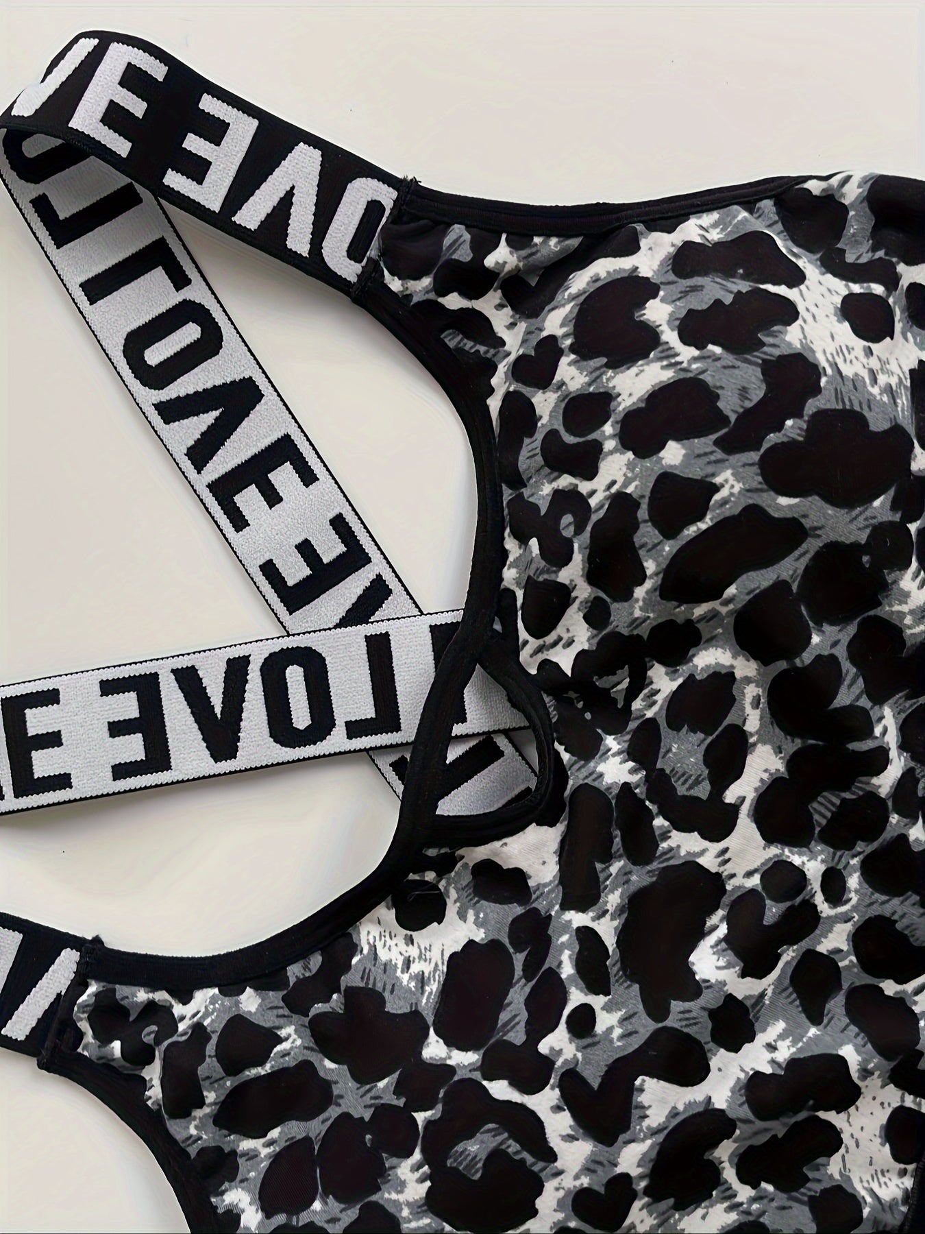 Women's Leopard Print Sports Bra, Athletic Supportive Crop Top, Breathable Gym Workout Underwear with Elastic "LOVE" Strap