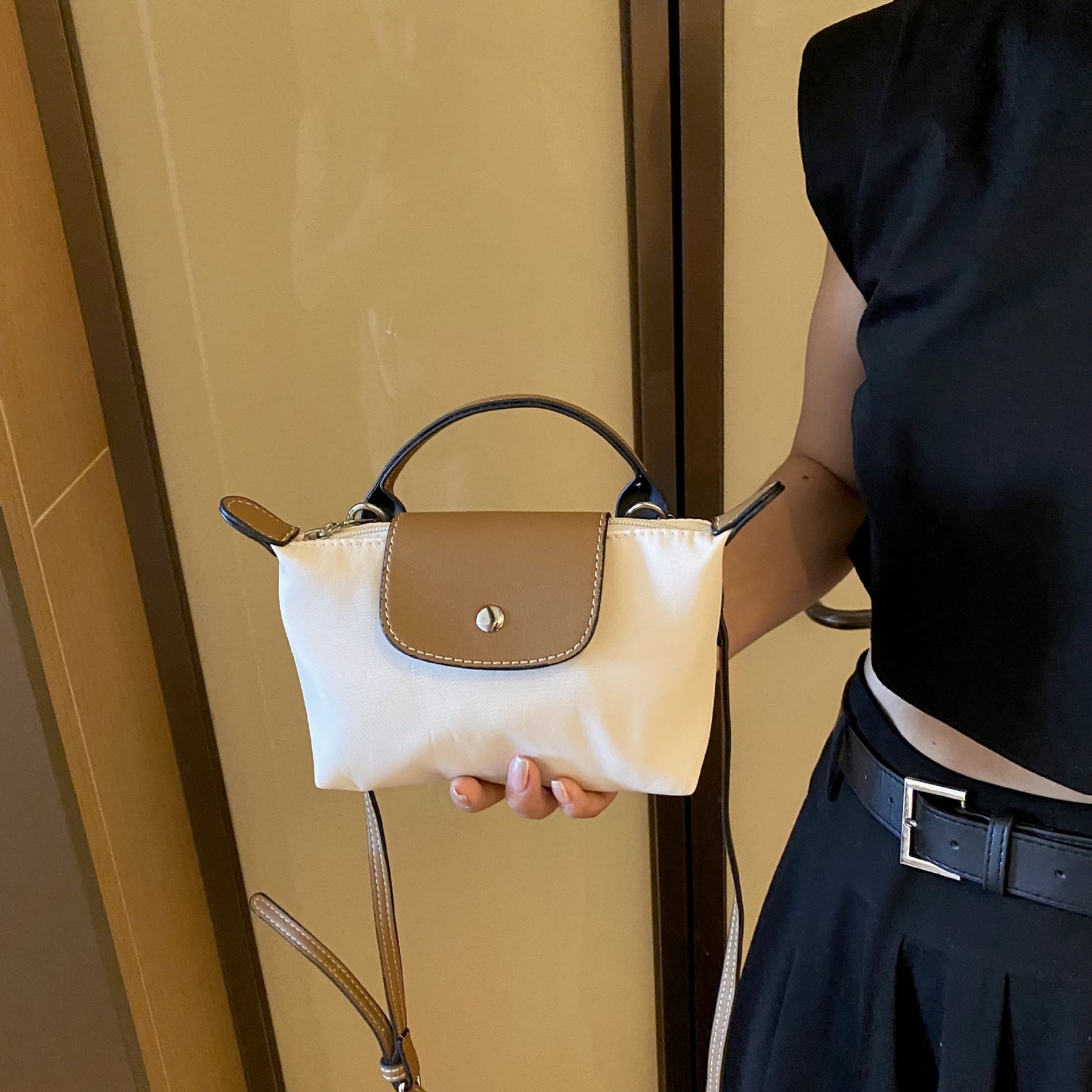 Retro fashion versatile women's bag, shoulder crossed, carrying high-end nylon dumpling bag