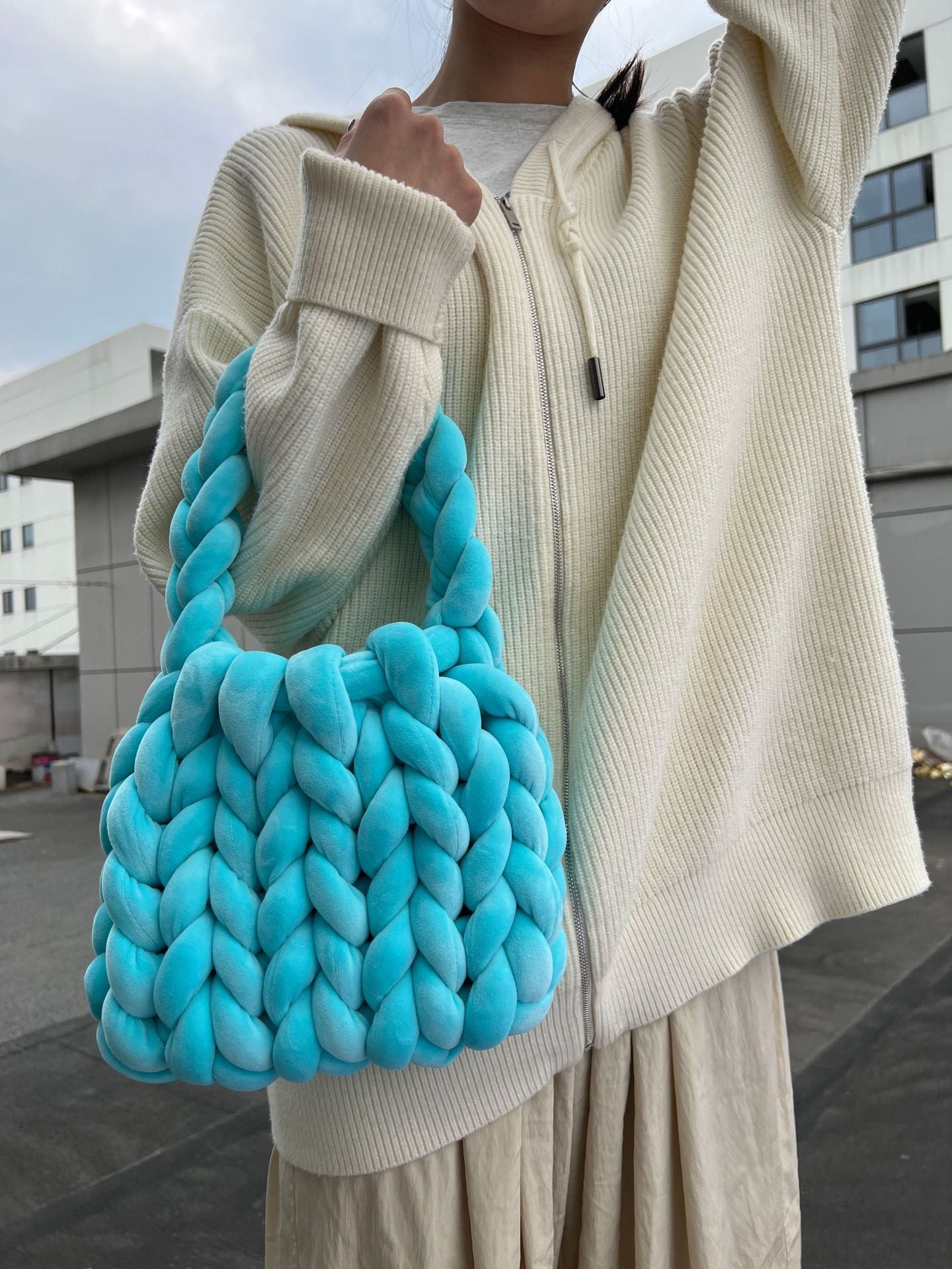 DIY hand woven crystal velvet core spun yarn woven hand-held mailman bag