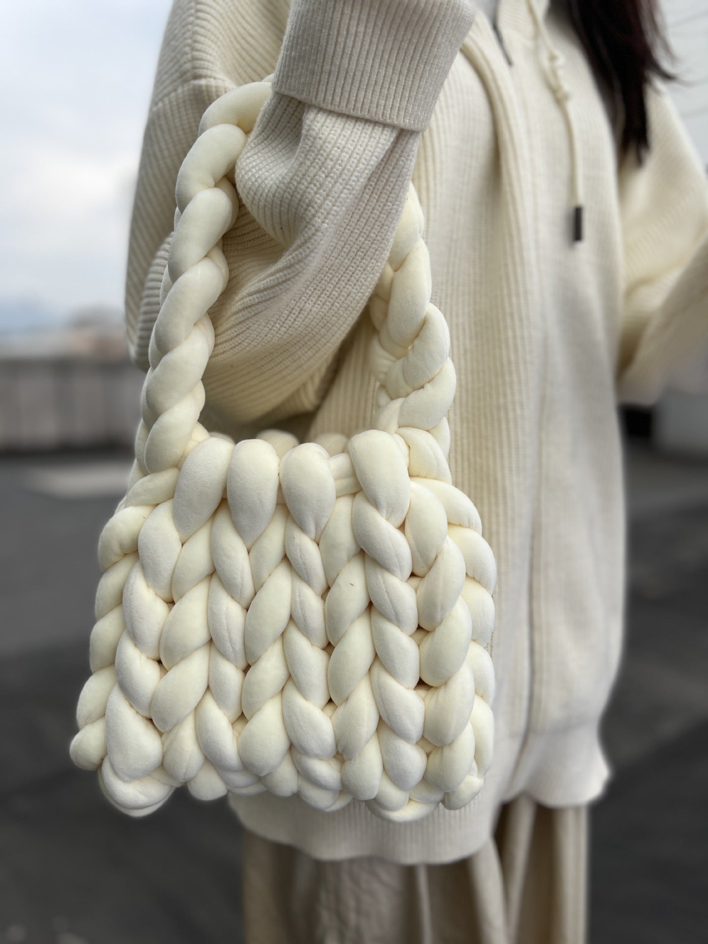 DIY hand woven crystal velvet core spun yarn woven hand-held mailman bag