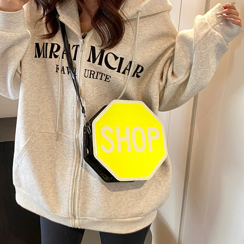 Personalized and creative small bag, with a forest style fashion design for young girls. Xiaohongshu and one shoulder crossbody small round bag