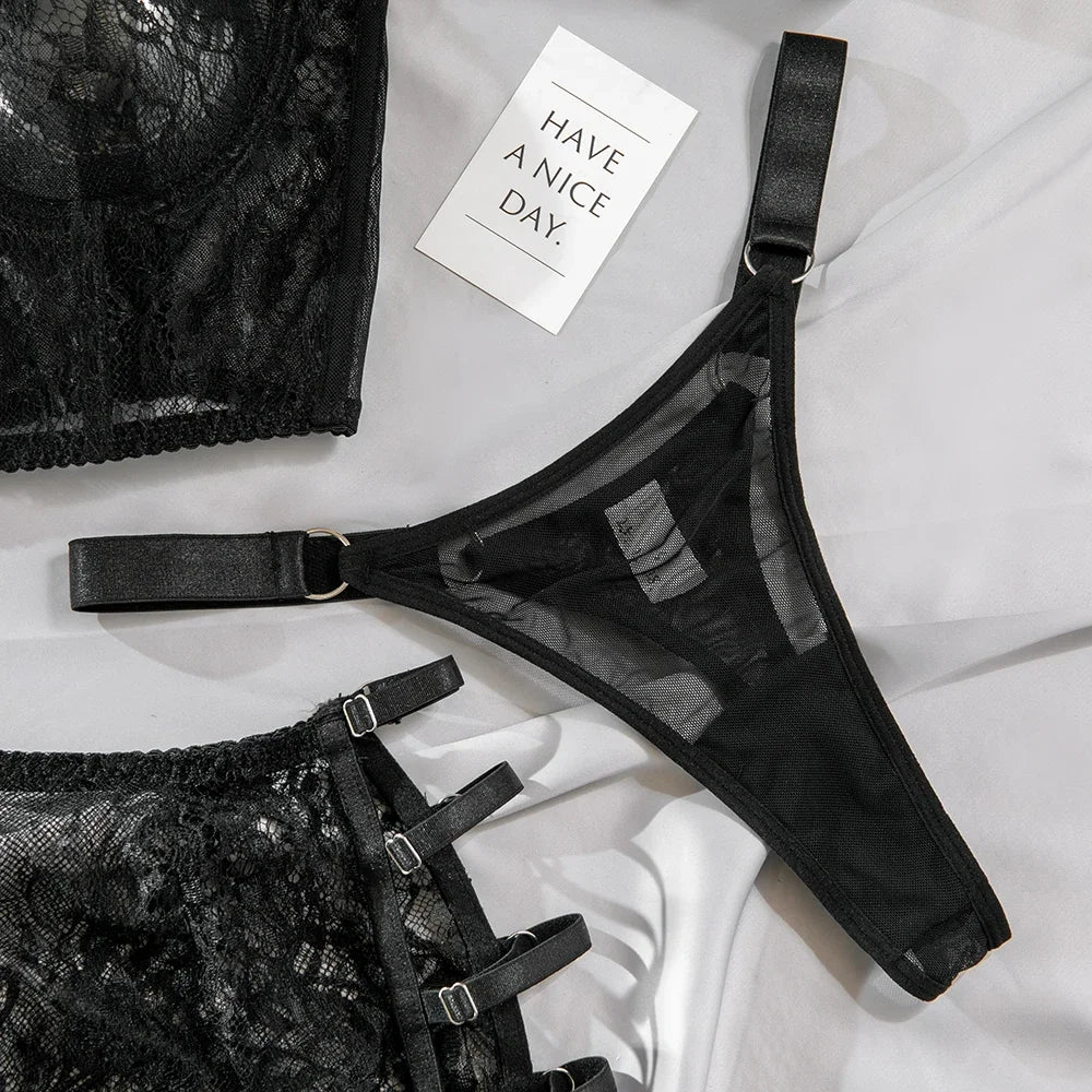 Women's Lingerie Lace Should be Tied with Cutout with Underwire Fishbone Three-piece Underwear Set The cut is slim and elegant