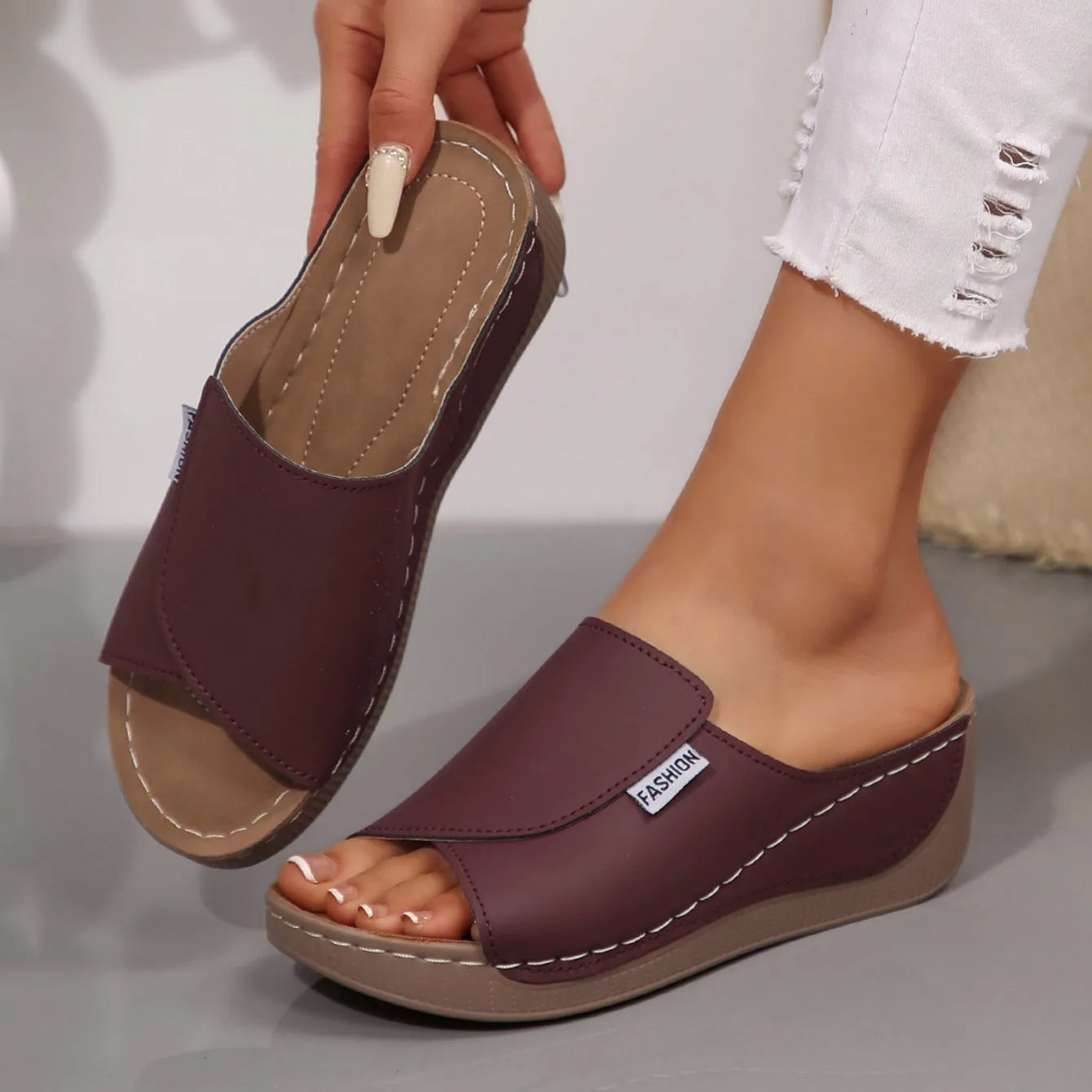 Women Wedge Slippers Summer 2025 New Fashion Slippers Open Toe Breathable Sandals Comfortable Buckle Woman Shoes Slides Women