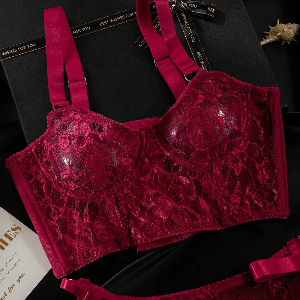 Women's Lingerie Lace Should be Tied with Cutout with Underwire Fishbone Three-piece Underwear Set The cut is slim and elegant