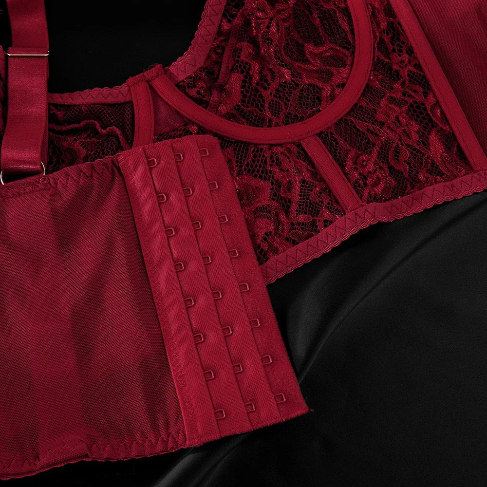 Women's Lingerie Lace Should be Tied with Cutout with Underwire Fishbone Three-piece Underwear Set The cut is slim and elegant