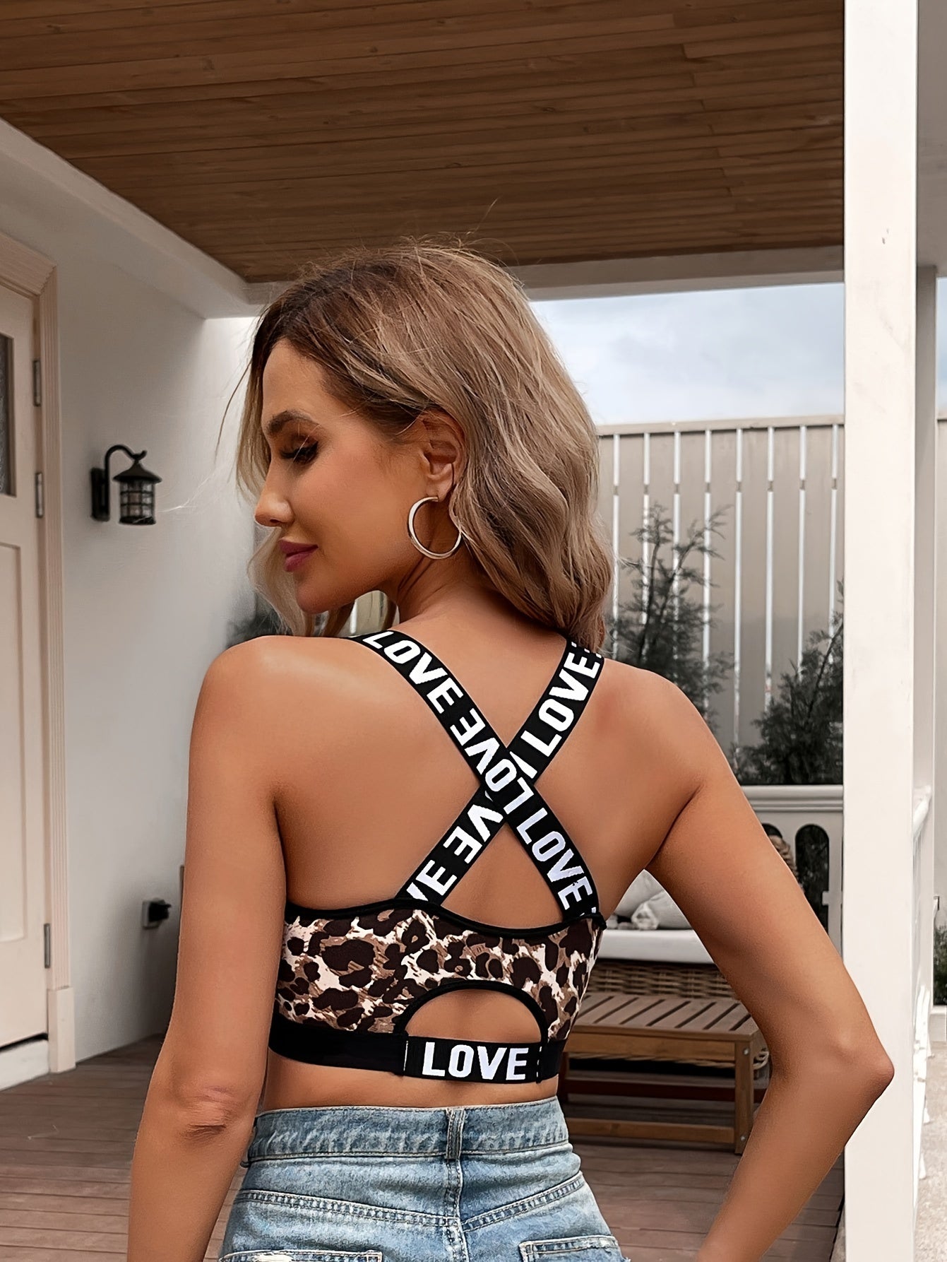 Women's Leopard Print Sports Bra, Athletic Supportive Crop Top, Breathable Gym Workout Underwear with Elastic "LOVE" Strap