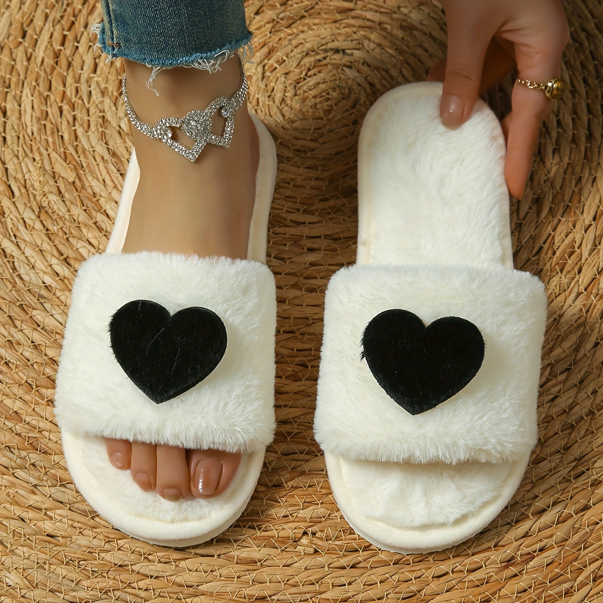 [Cute Slippers] Cozy Plush Women's Winter Slippers | Fleece-Lined Non-Slip EVA Sole with Heart Pattern, Black & Pink, Cute Slipresistant Footwear, Casual Slipon, Fleecelined Interior, 2024 New